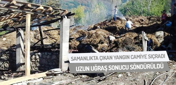 Samanlıkta çıkan yangın camiye sıçradı.